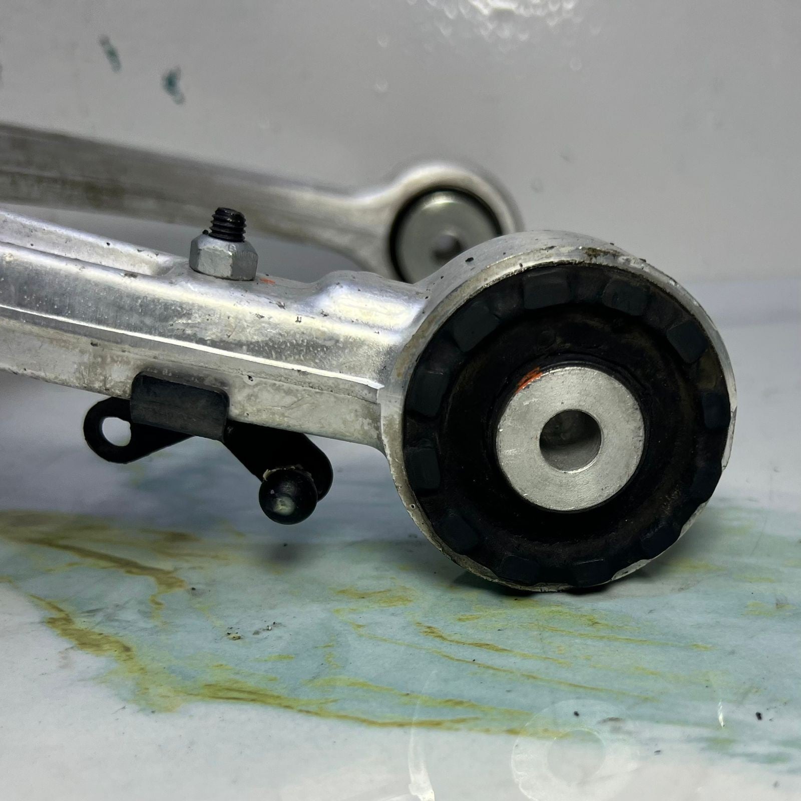 12-17 Mercedes W166 GL450 ML550 Front Right Passenger Side Upper Control Arm OEM