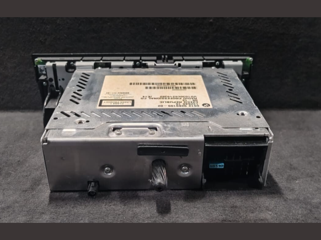 BMW X1 sDrive 18i E84  STERIO RECIVER MULTIMEDIA  RADIO Player CD - 9289109