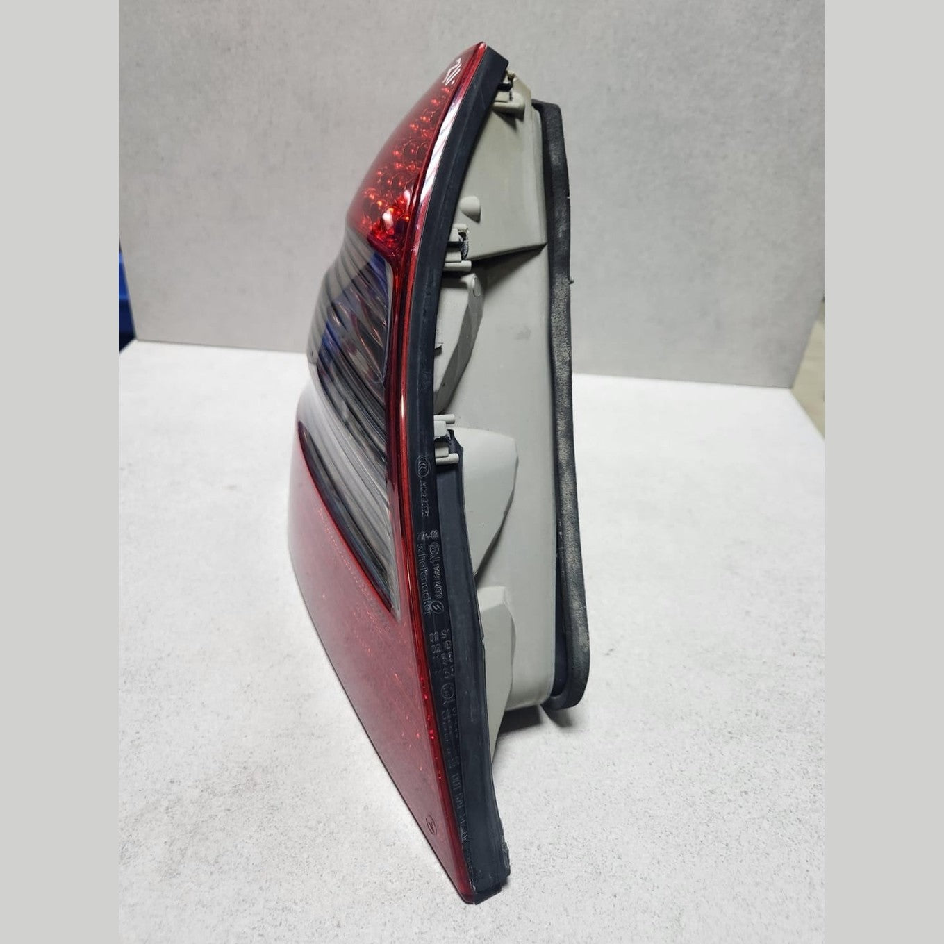 2007-2009 Mercedes-Benz E280 Tail Light Assembly A2118202564 W211 E-Class