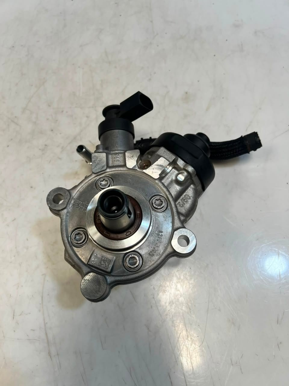 BMW 2' F45 F46 B47 F20 F30 F10 G30 Fuel Injection High Pressure Pump 8511626 