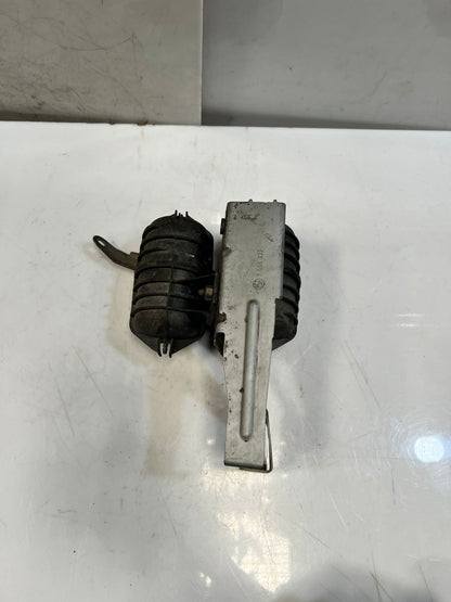 07-10 BMW E82 E88 E90 E92 135i 335i Turbo Vacuum Tank Canisters BrackeT 7558322
