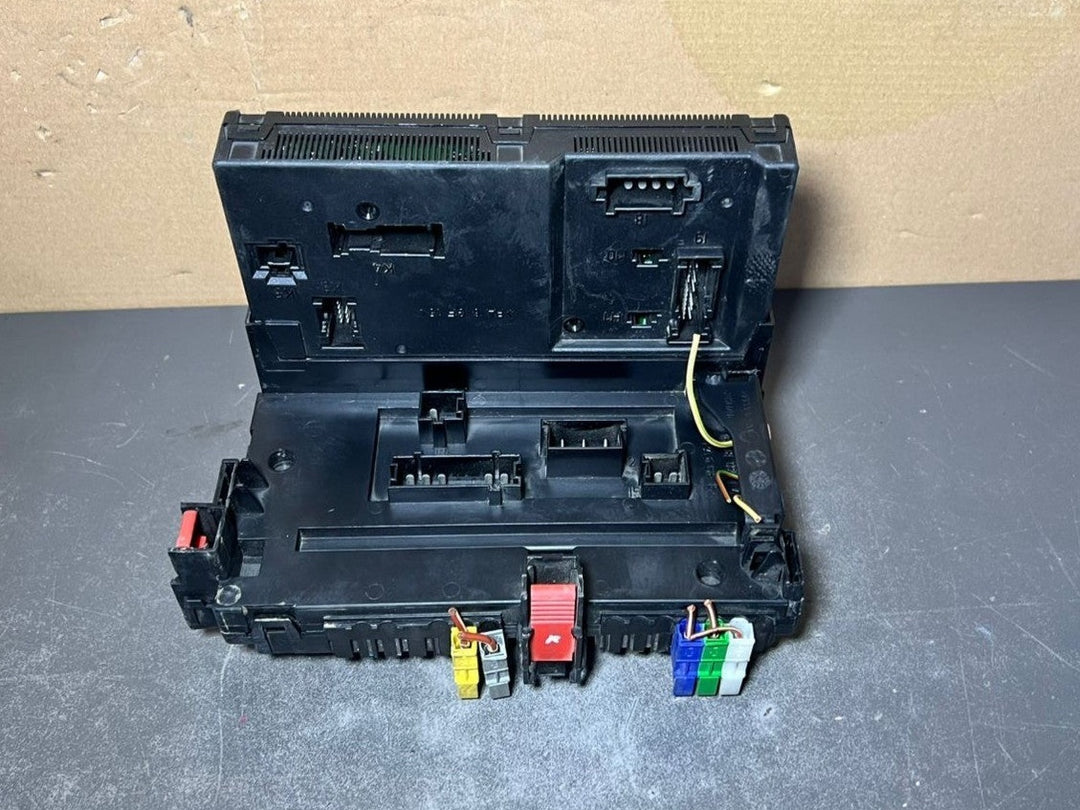 Mercedes Benz W221 Rear Sam Fuse Box Relay Control A221 9006902 \ A221 9003602