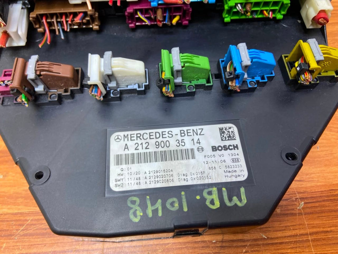 Mercedes-Benz Front SAM Fuse Box Control Module A2129003514  C-Class W204 W212