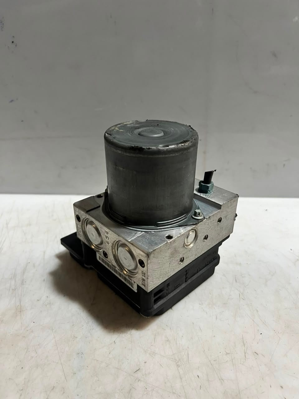 2010-2015 BMW X1 E84 ABS Hydraulic Brake Pump Control Module 6860214 OEM