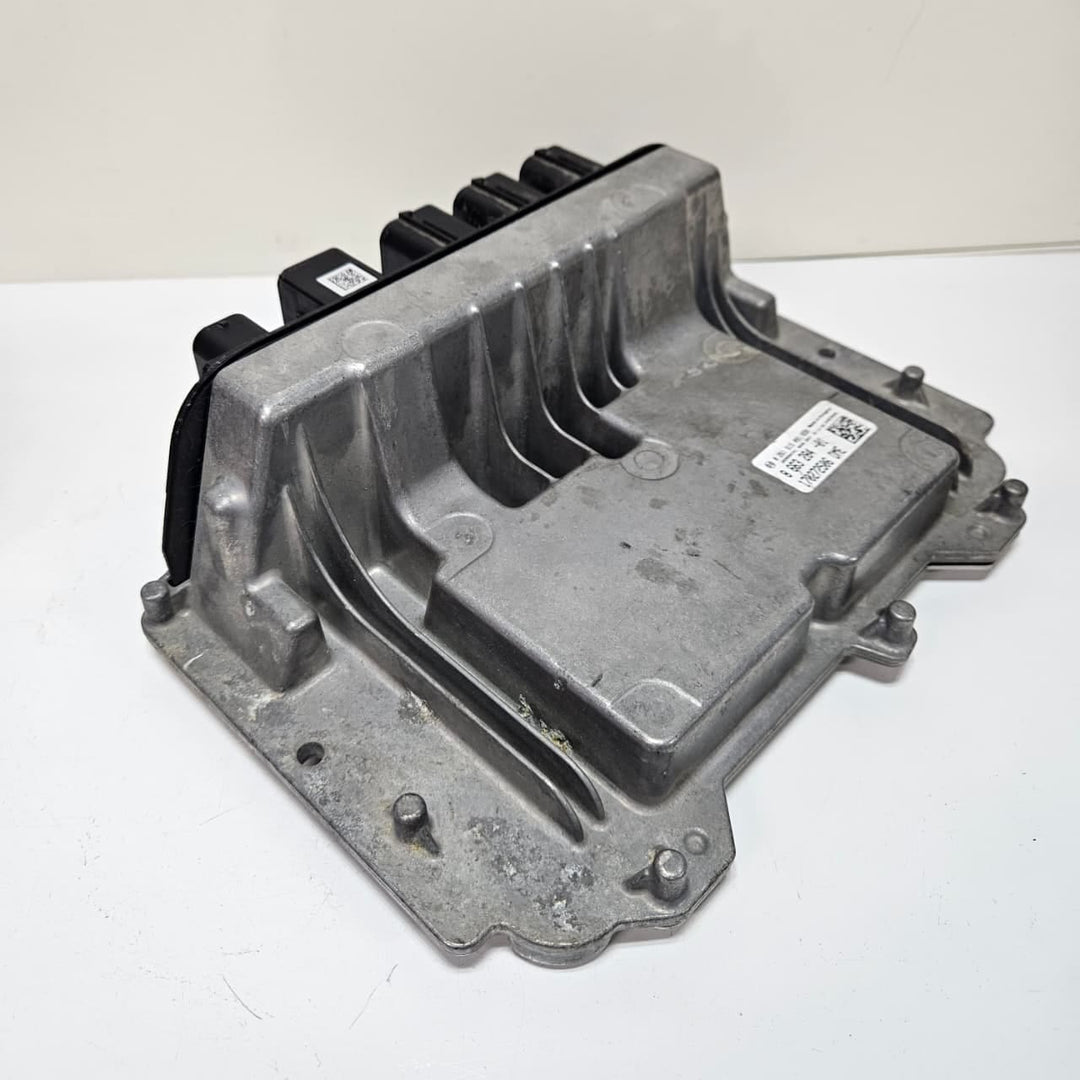 OEM BMW F30 318i Engine Control Unit B38 Bosch 8663284 OEM