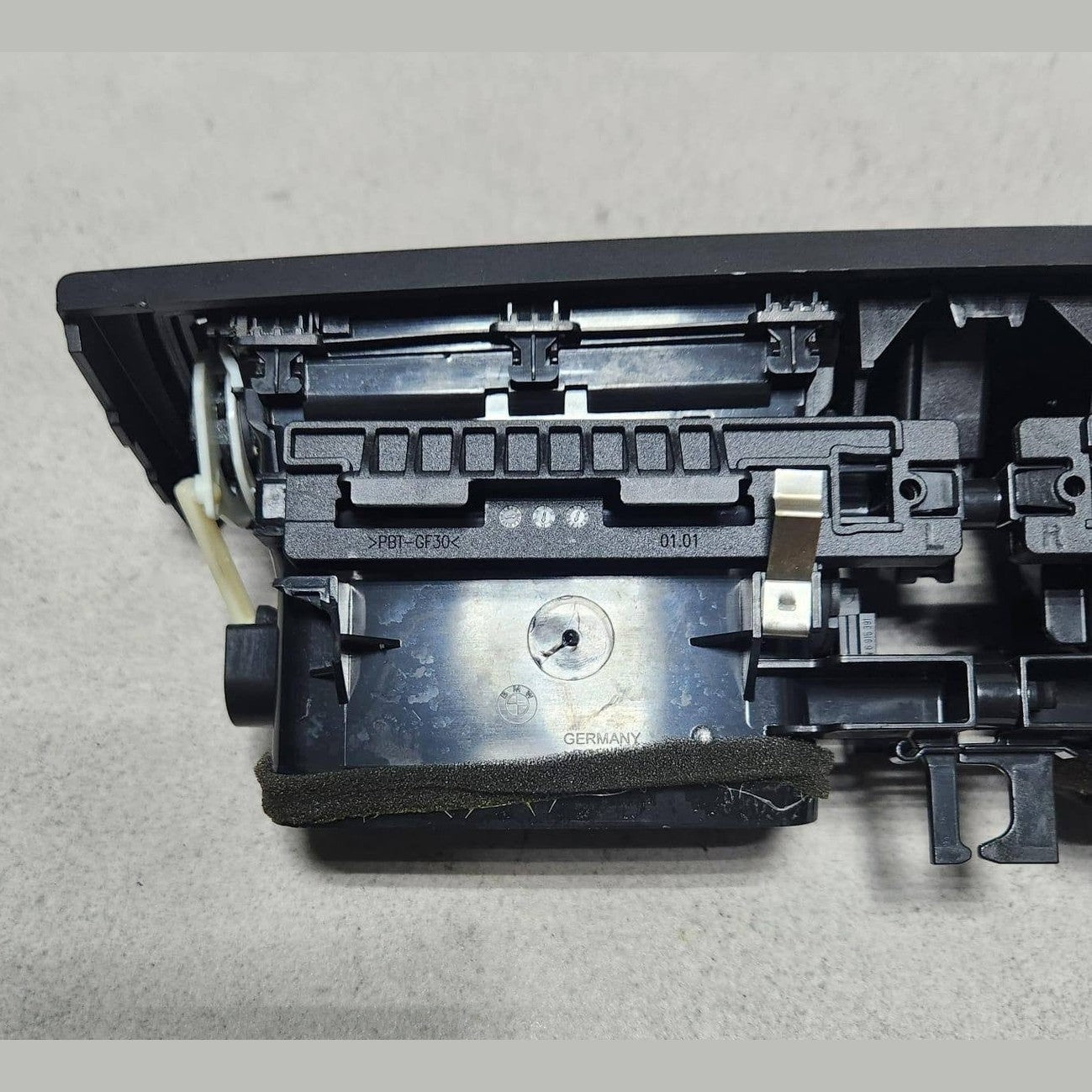 BMW Dashboard Center Air Vent 92053571 Series F20 F21, 2 Series F22 F23