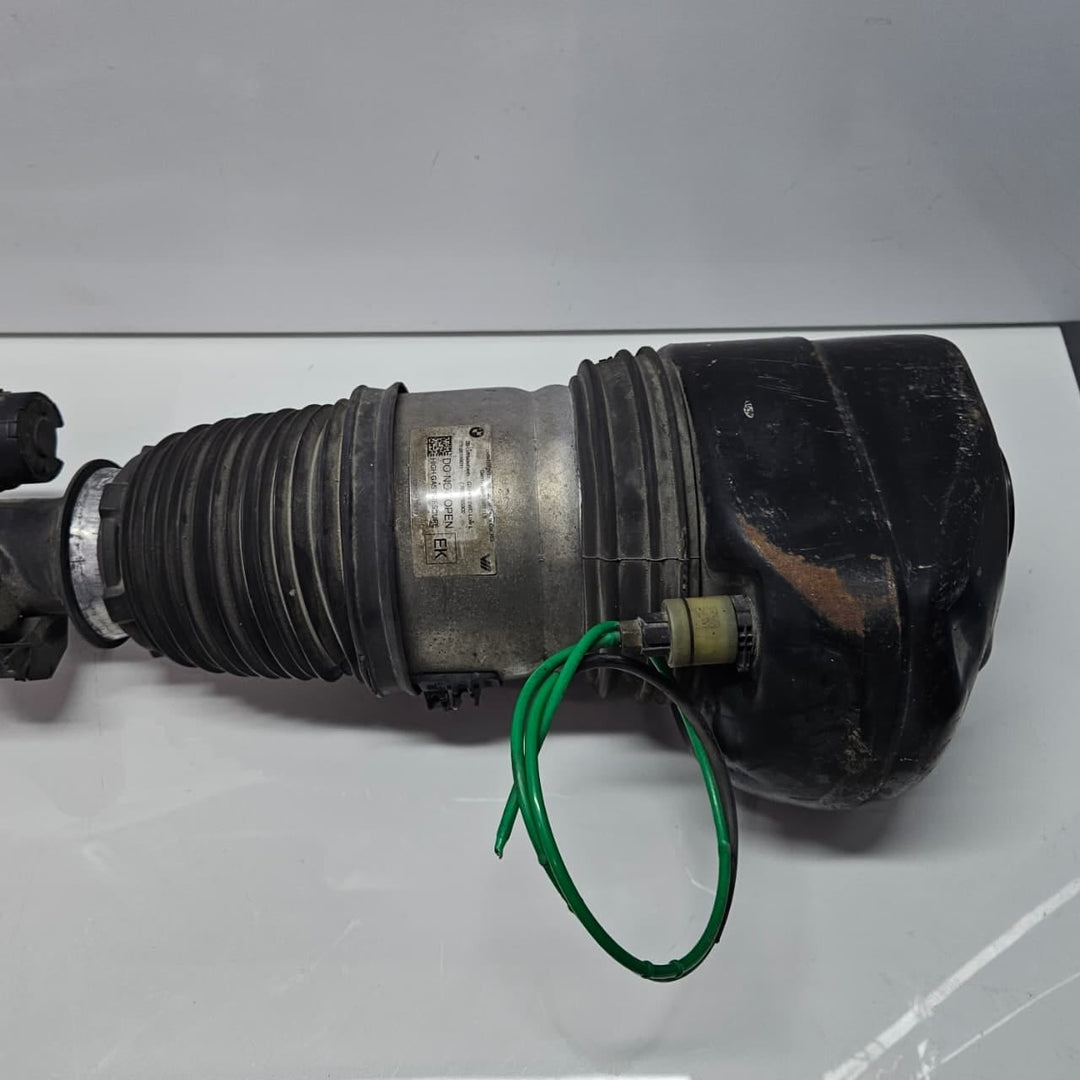 6877553-2016-2022 BMW 7 Series G11 G12 740i 2WD Front Air Suspension Strut OEM