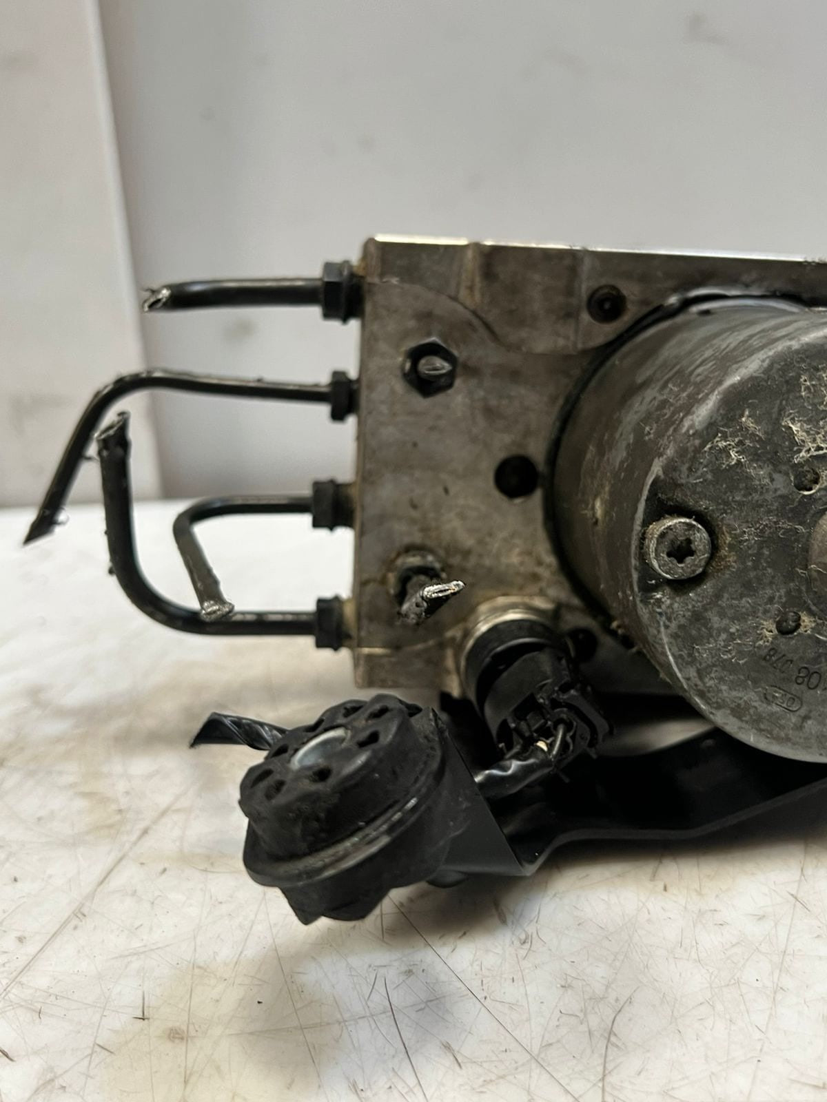 2000-2001 BMW X5 E53 Abs Pump anti-lock brake system Module 6758628 OEM