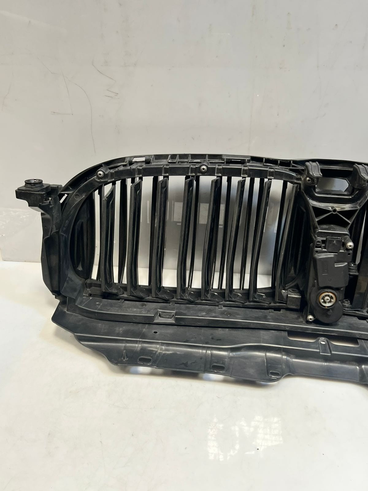 2019-2022 BMW 330i 3 5 7 Series G20 G30 G11 G12 Air Shutter Grille 187156 OEM