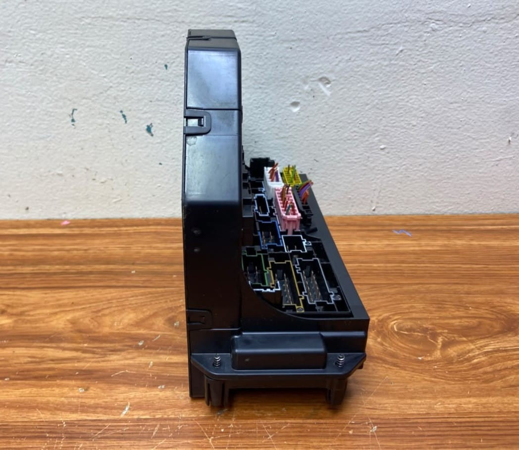 Mercedes-Benz Sam Control Module Front Integrated Fuse A2129004225 E-Class W212