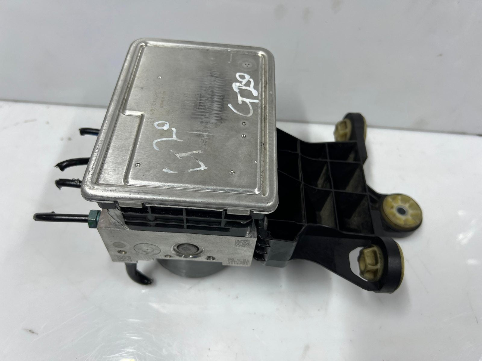 2020-2024 BMW 330i Abs Anti Lock Brake Pump Control Unit 5A25EE0