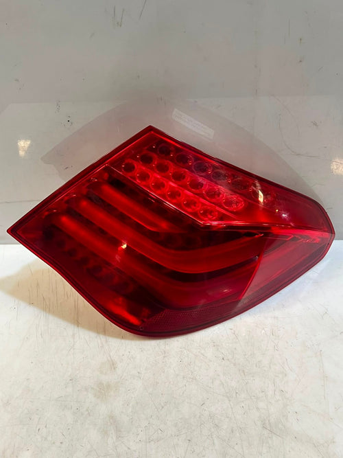 2009-2012 BMW 7 Series F01 F02 750i N63 Right SIDE Tail Light 7182202 LHD OEM