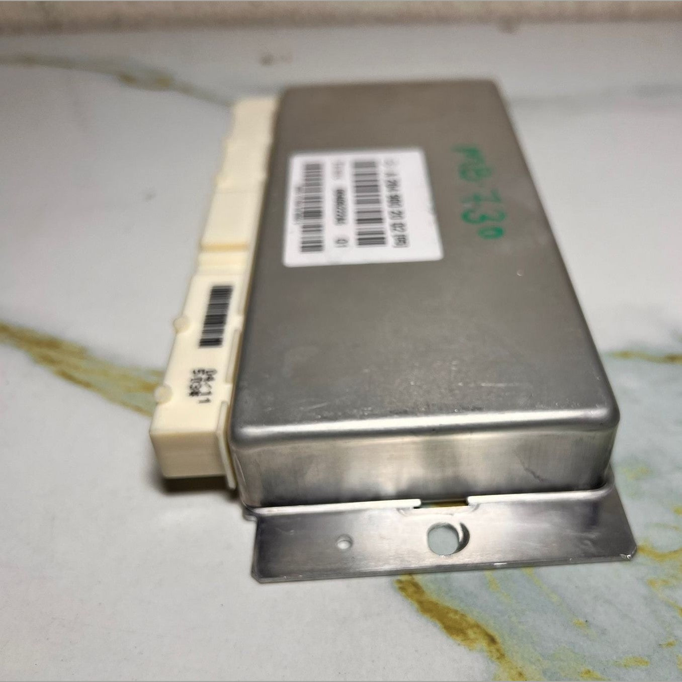 Mercedes-Benz W204 Air Suspension Dynamic Level Control Unit Module A 204 900 20