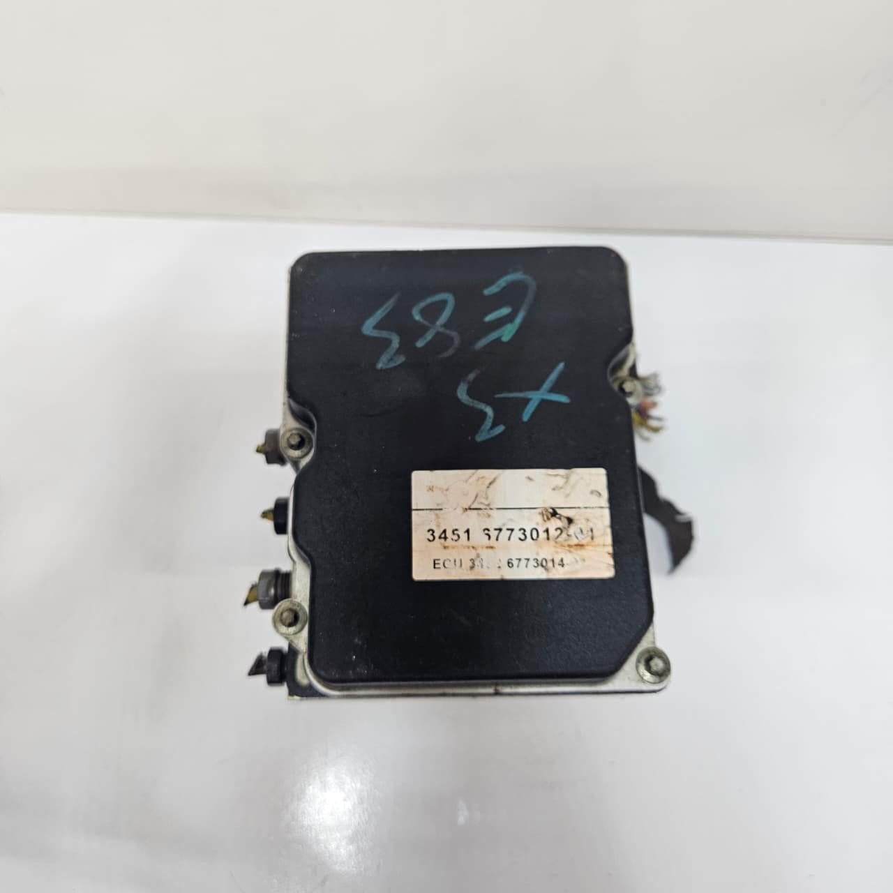 2000-2006 BMW X3 E83 ABS Pump Control Module 6773012 USED