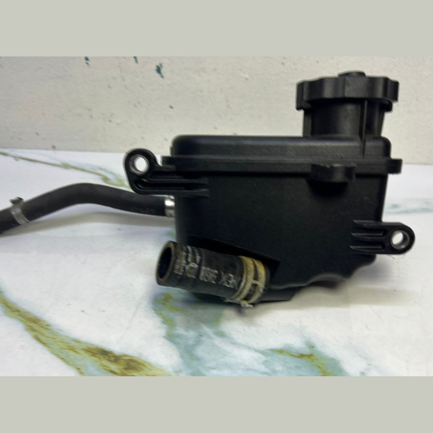 12-14 Mercedes C180 Power Steering Reservoir A0004602983 W204 C200 C250, W212