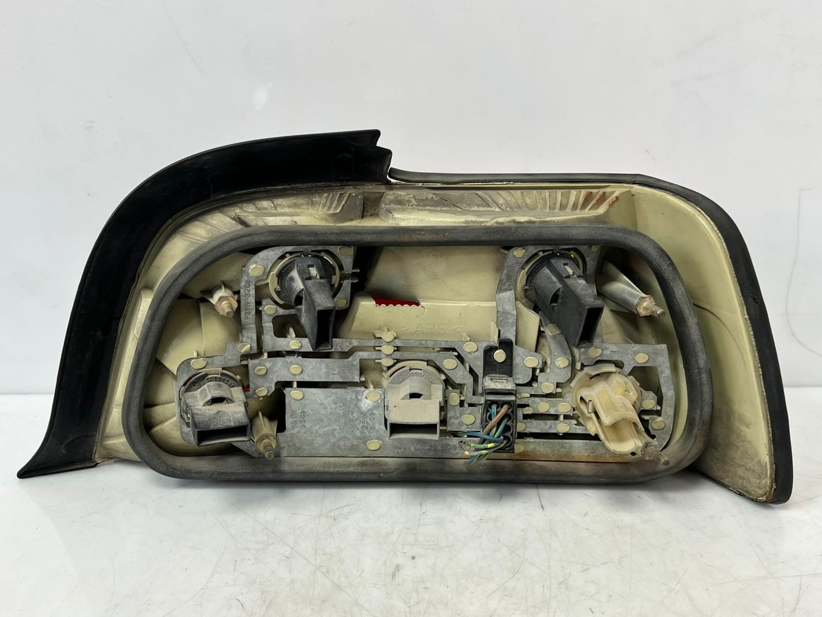 1994 BMW E36 318i 323i 325i 328i M3 REAR Tail Light LEFT RIGHT 8353272 8368337