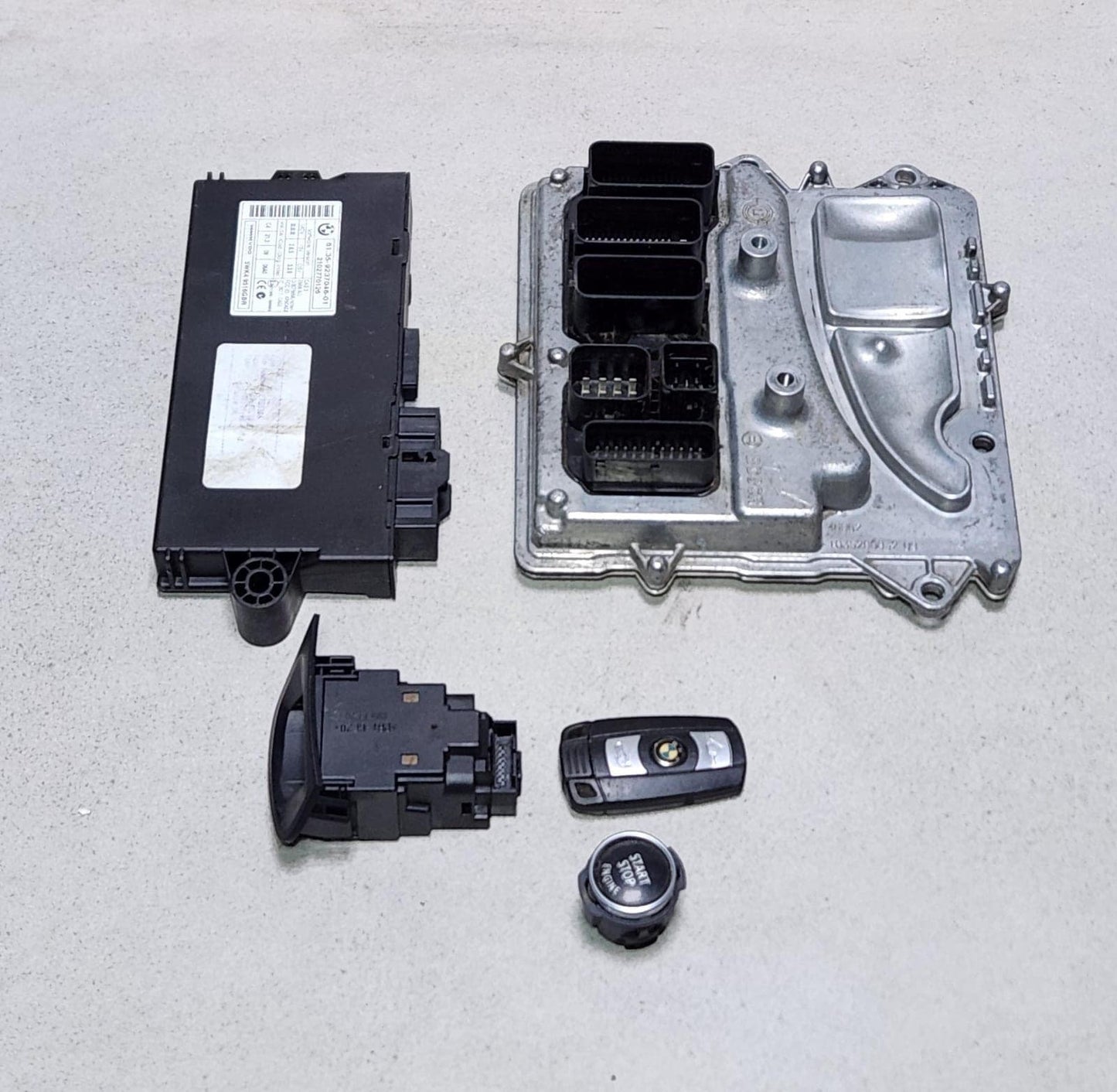 2011-2012 BMW X5 Engine Control Module 8618483 E70 E82 E88 E90 E92 E93 
