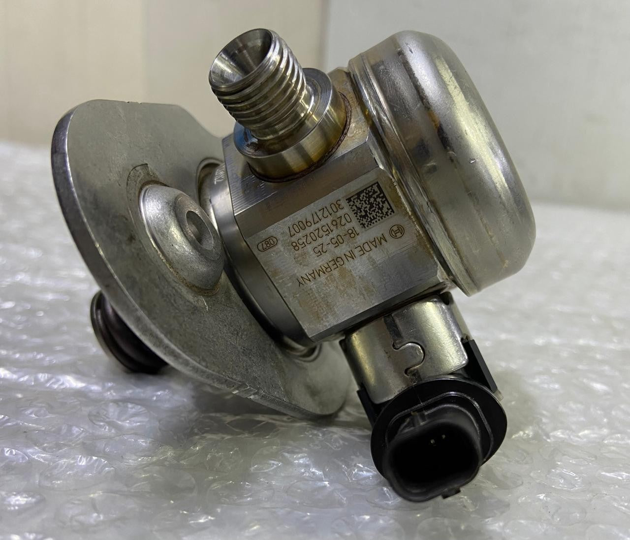 OEM BMW B38 B58 B46 F20 F22 F30 F31 F32 G30 High Pressure Fuel Pump 7642466