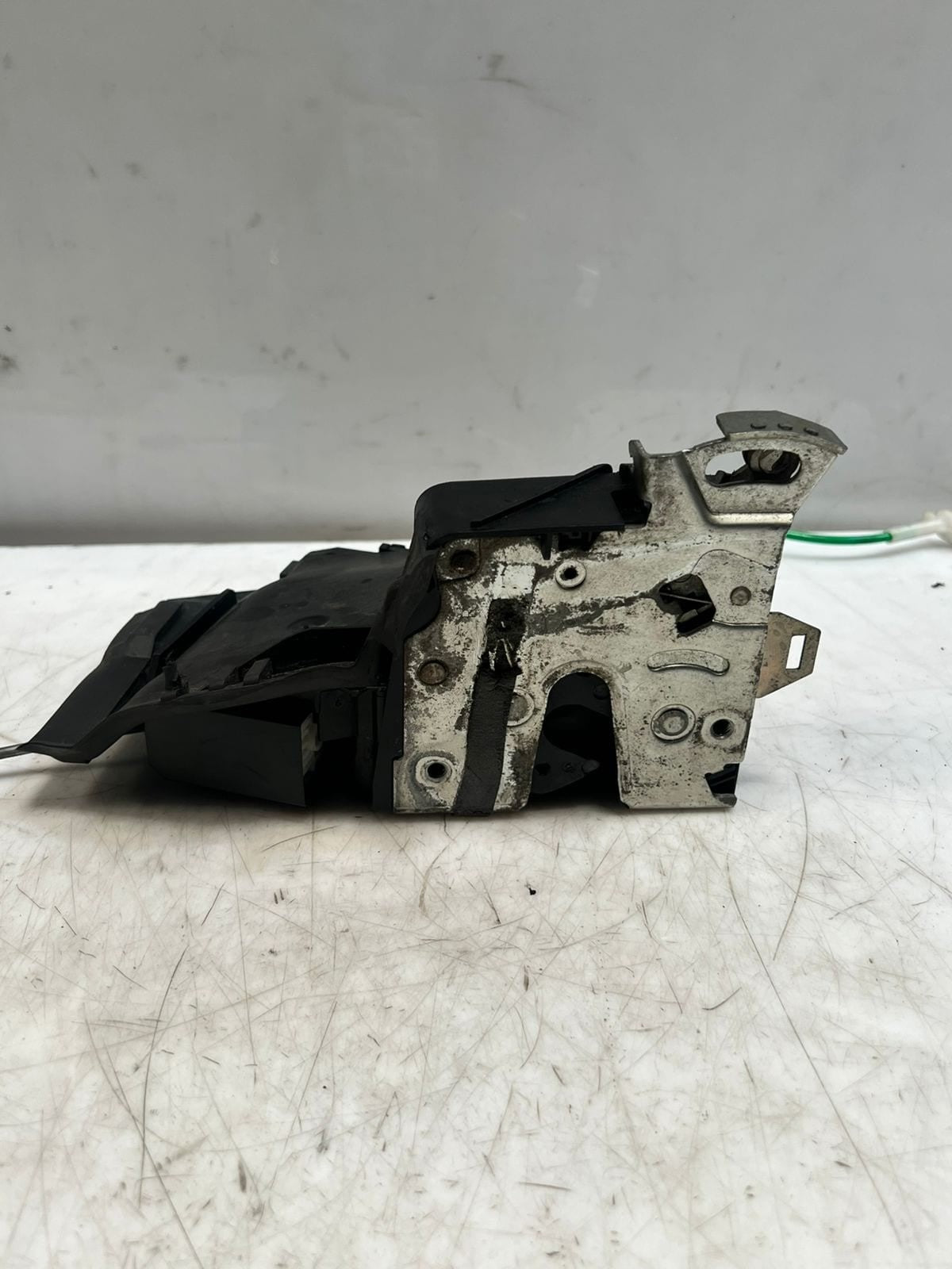 BMW 5 Series E39 Front Door Lock Mechanism Front Right 8235114 OEM