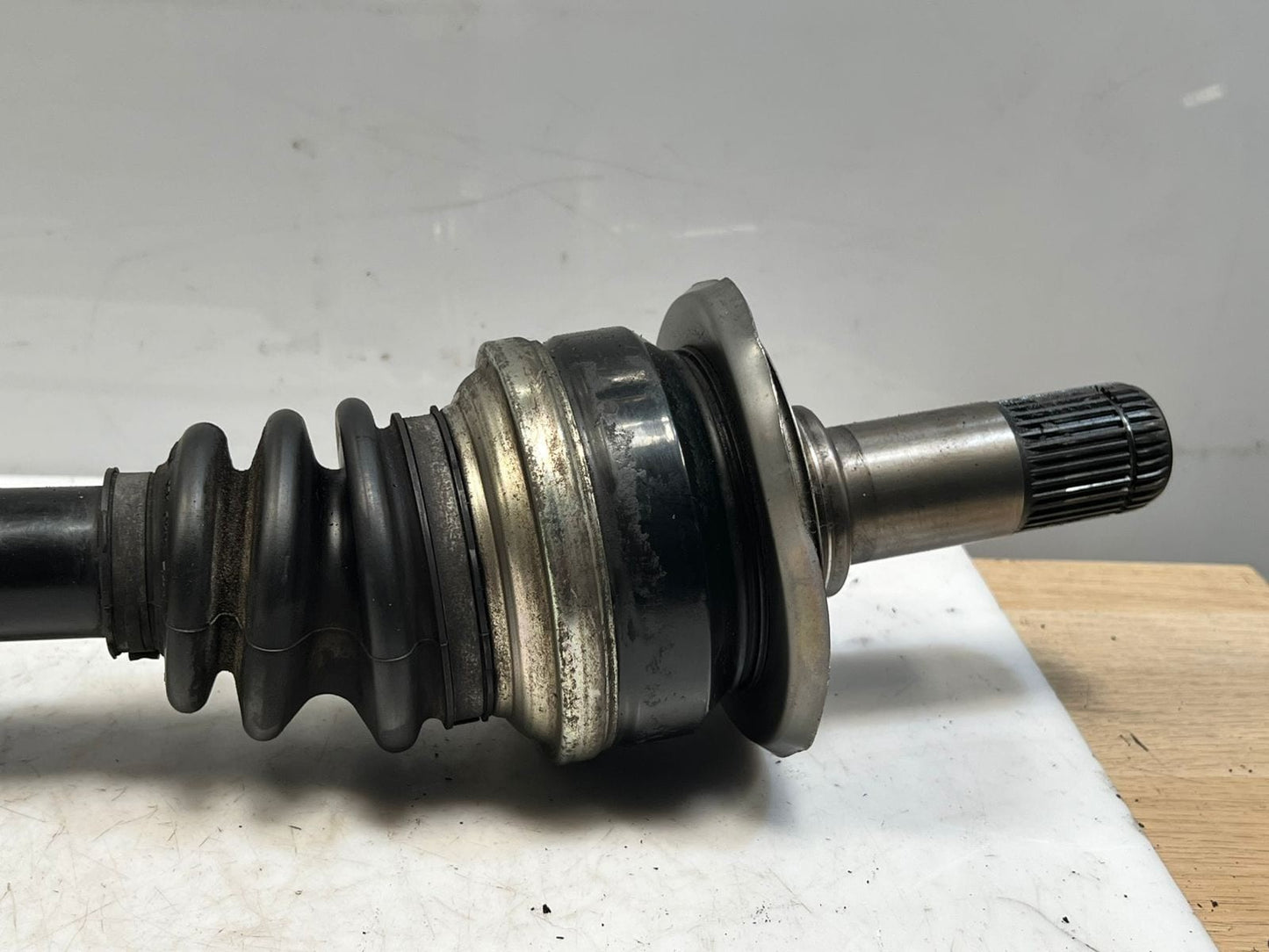 2013-15 BMW 7' F01 F03 F04 F02 Active Hybrid 7 Rear Right CV Axle Shaft 7566078