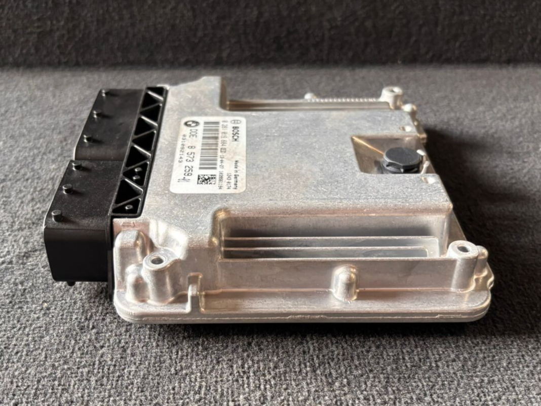BMW 320d DIESEL N47N F30 F32 F34 F36 2013 ENGINE CONTROL DDE ECU SET  8573259