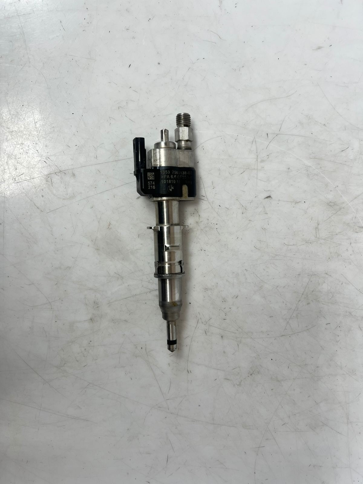 BMW 3, 5, 6, and 7-Series Direct Fuel Injector 7565138 - 02 OEM