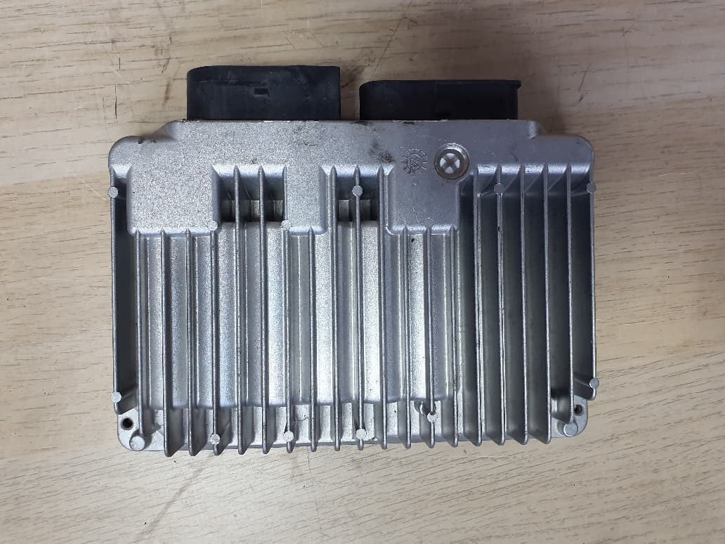 2004-2006 BMW 760i Engine Control Module 7520469 545i, 550i, 760i, and 760Li 