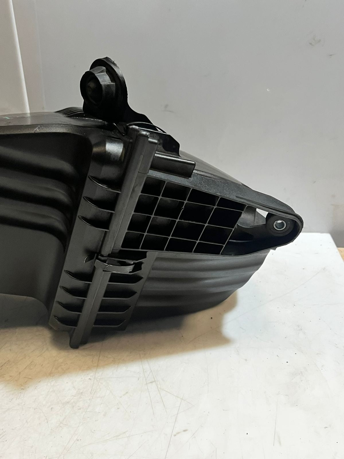 2010-2016 BMW 528i F10 N20 520I F11 F07 Air Intake Filter Box 7612014 OEM