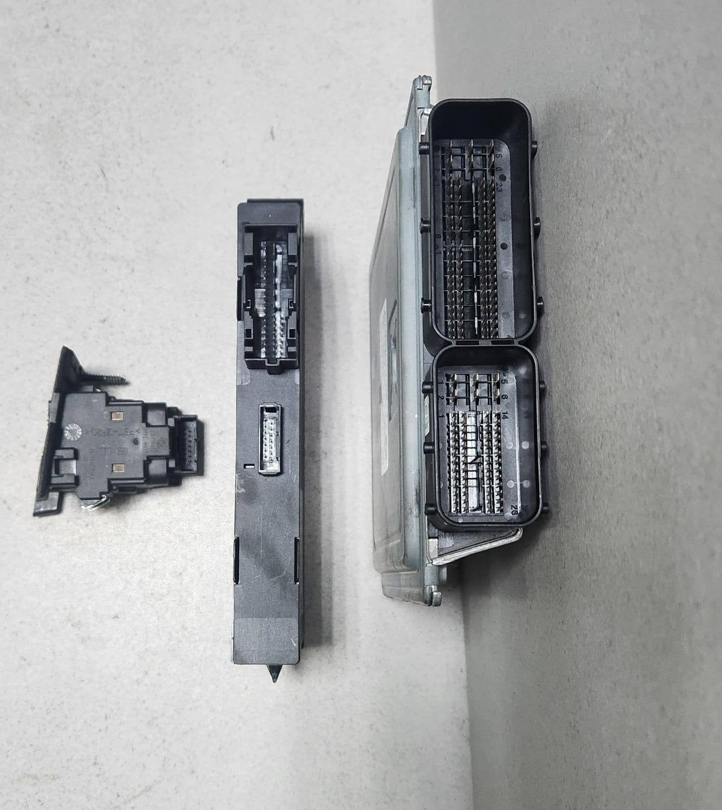 2008-2013 BMW M3 Engine Computer DME 7842403 BMW M3 E90 E92 E93 MS MS60 ECU SET 