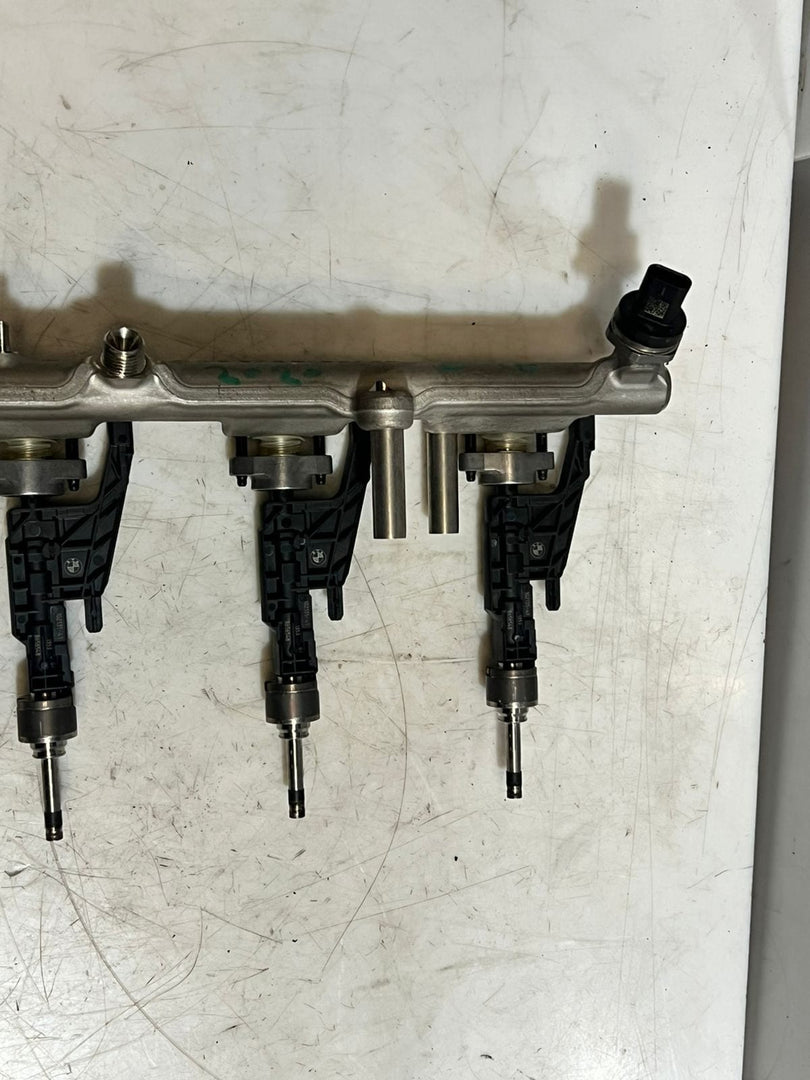 2019-2022 BMW X3 3 Series G20 G21 High Pressure Fuel Injection Rail 8665633 OEM