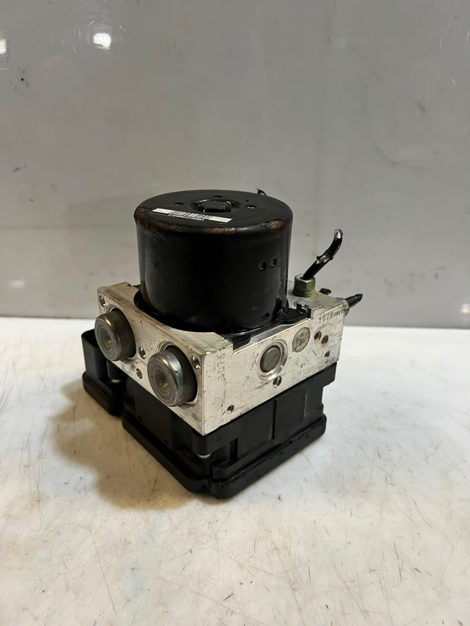 2009-2013 BMW E90 E92 E93 E91 128i ABS Pump and Control Unit 6790146 OEM