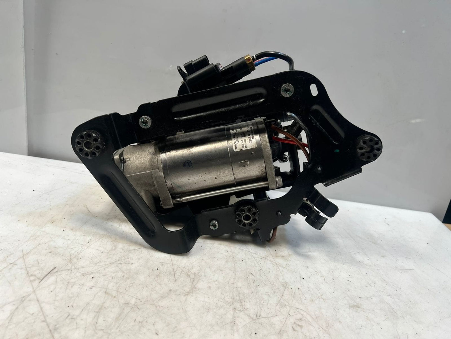 2025 BMW i4 5 Series G30 G31 G32 GT Air Suspension Compressor 4430210011 OEM