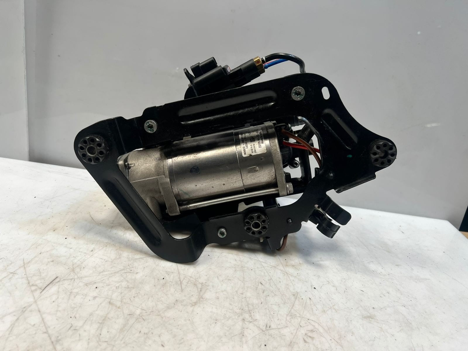 2025 BMW i4 5 Series G30 G31 G32 GT Air Suspension Compressor 4430210011 OEM