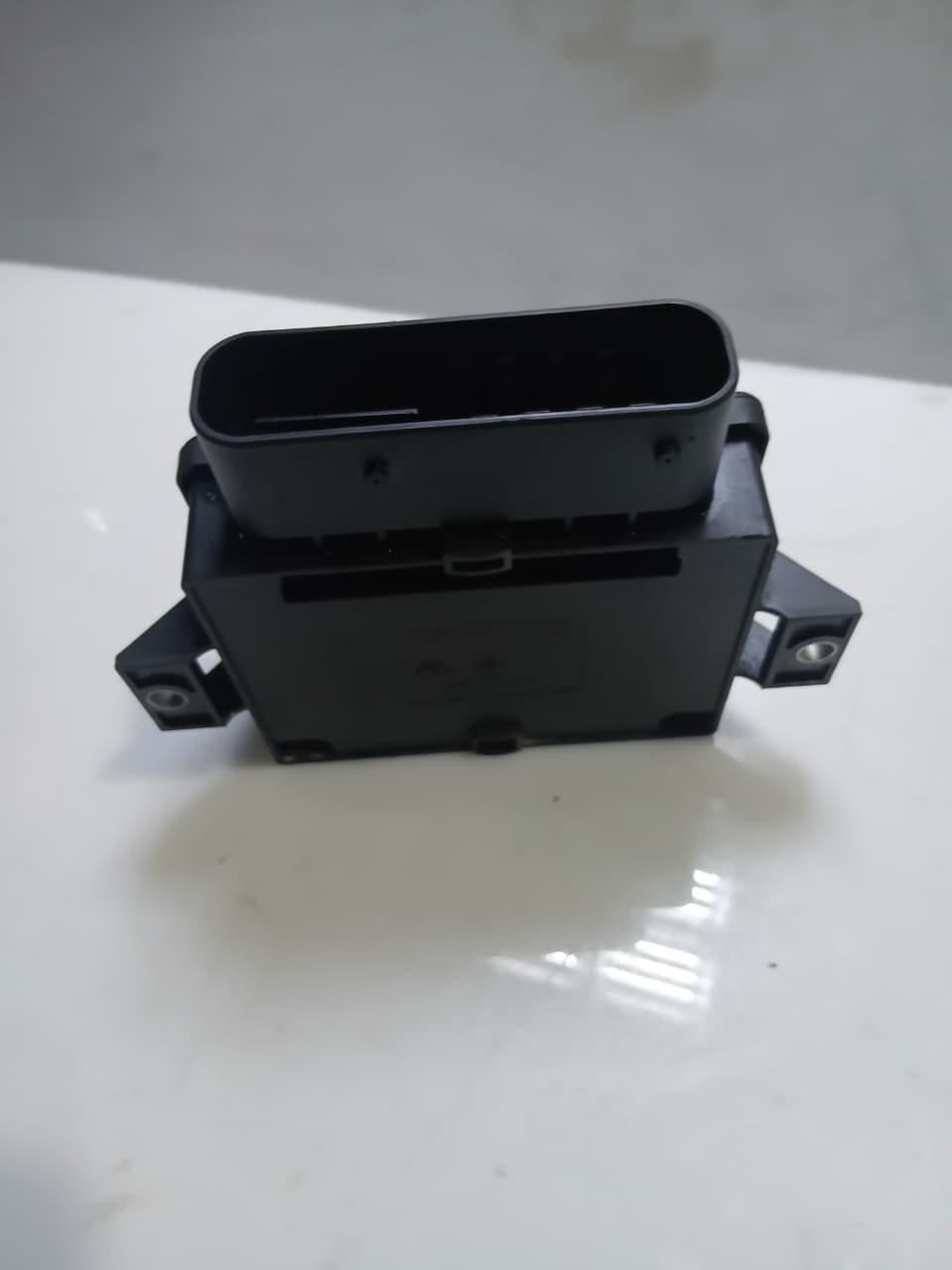 BMW 5 Series F10 F11 F12 F13 F25 F26 650i Parking Brake Control Module 6858017