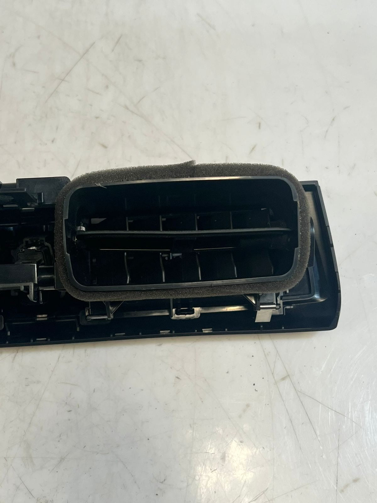 BMW 1 2 Series F20 F21 F22 F23 F2X Dashboard Center Air Vent 9205357 OEM