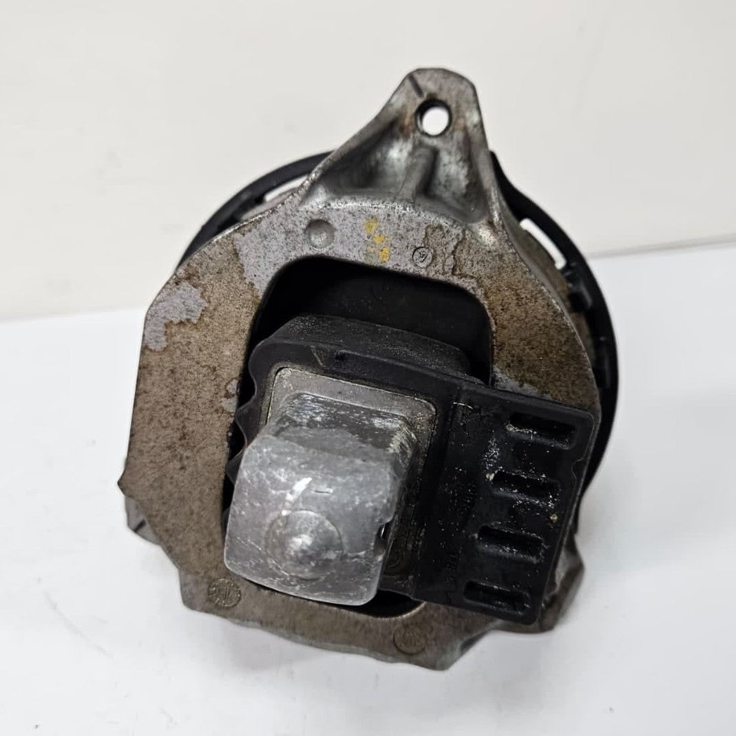 2017-2023 BMW 5 7 Series G30 G38 G32 GT G11 G12 530i Engine Mount 6860463