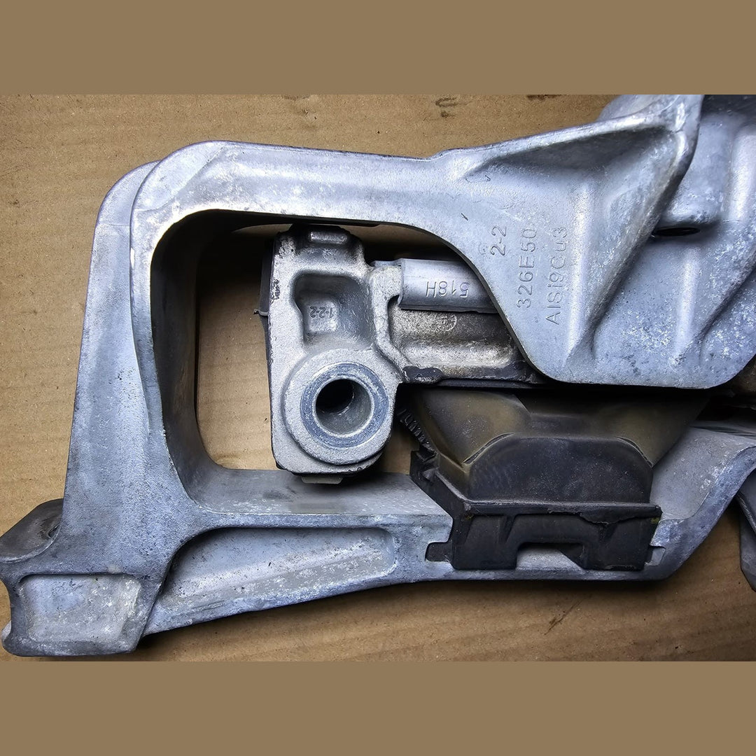 "Mercedes-Benz Right Engine Motor Mount A2462402517 for M270 and M133 Engines