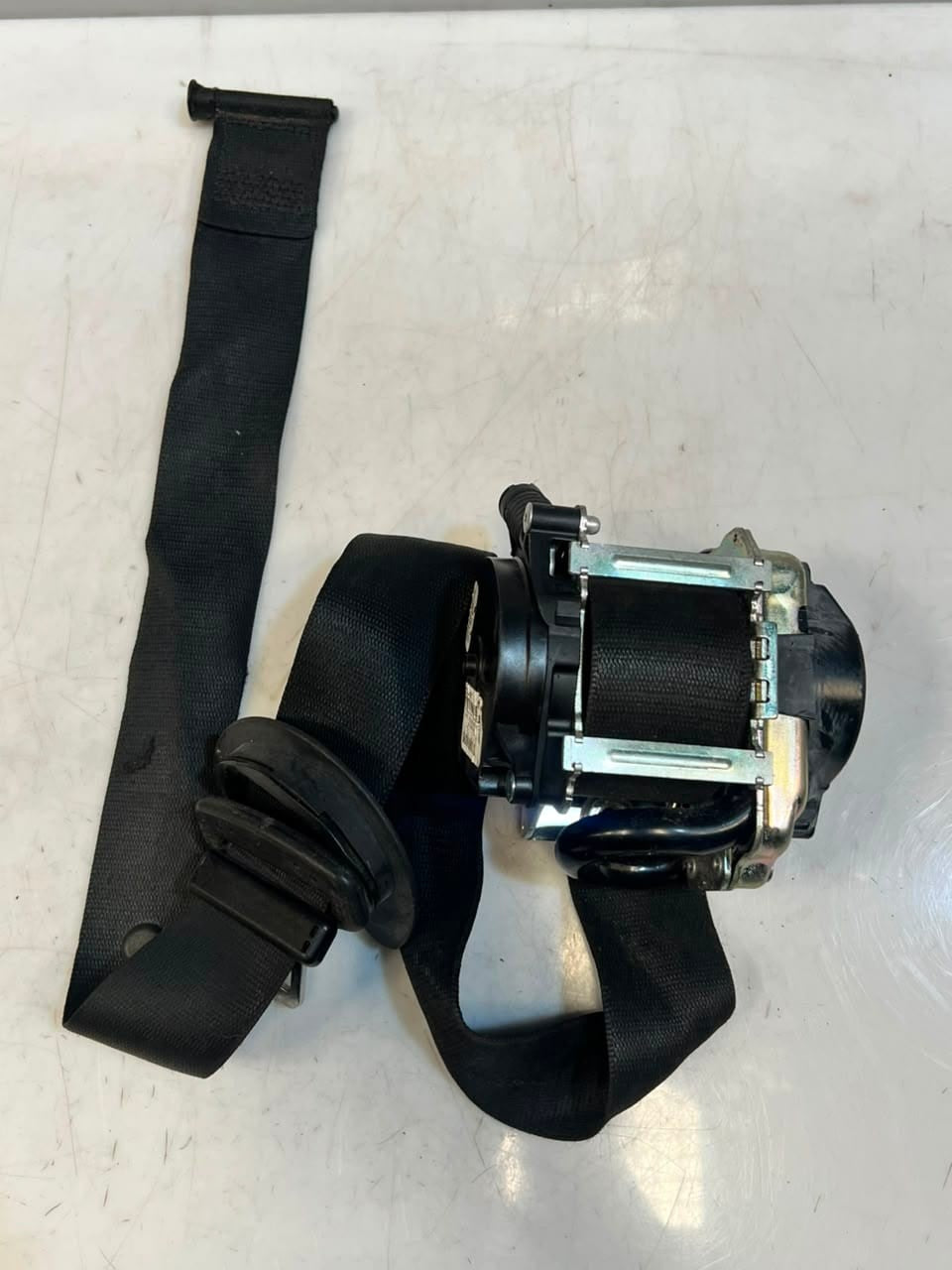  BMW X5 F15 X6 F86 Front Left Driver Seat Belt Retractor Assy 624641100F OEM