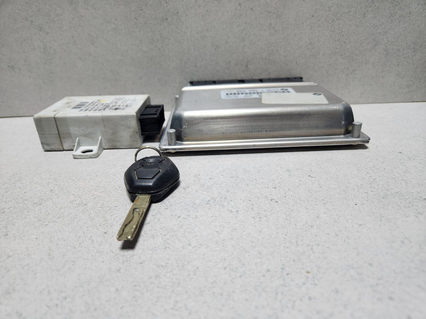 2000-2006 BMW X5 Engine Control Module 7508698 X5 E53 4.4L M62