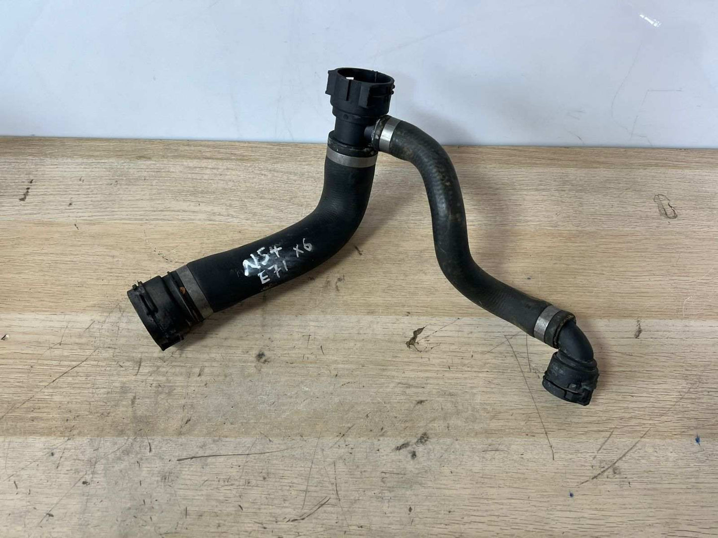 08-19 BMW E70 F71 F16 F15 X5 3.0L ENGINE COOLANT RADIATOR UPPER HOSE TUBE OEM