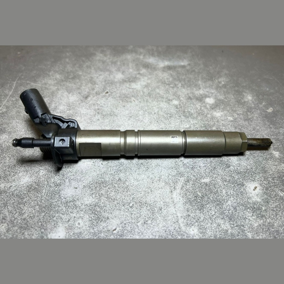 Genuine Mercedes W164 Fuel Injector Sprinter 3.0L OM642 A642 0700587 Oem Diesel