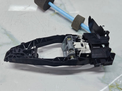 18-24 BMW G01 X3 Driver Left Front Door Latch Lock Actuator 9492091 OEM