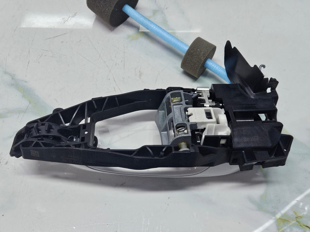 18-24 BMW G01 X3 Driver Left Front Door Latch Lock Actuator 9492091 OEM