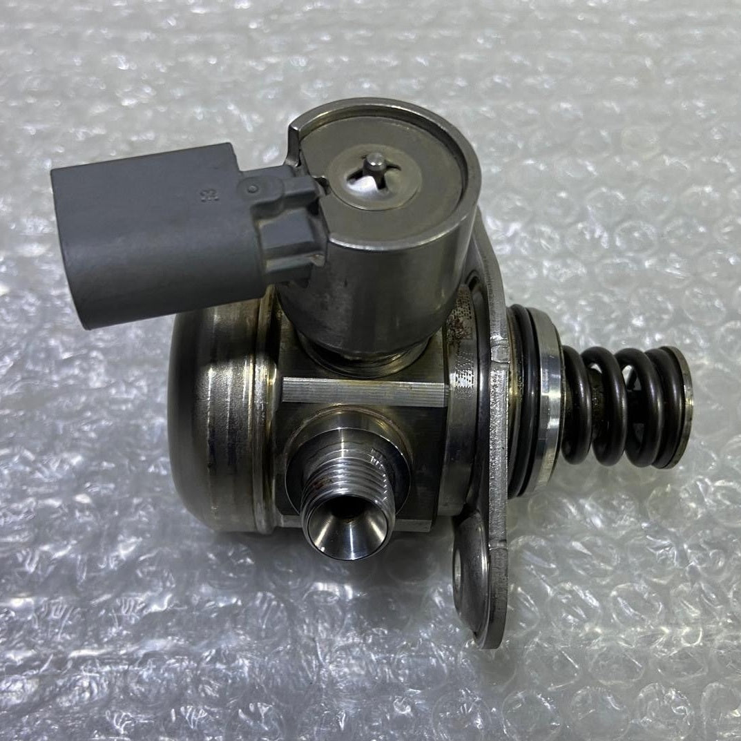 OEM BMW F20 F22 F11 Petrol N55 High Pressure Fuel Injection Pump 7610761 BOSCH