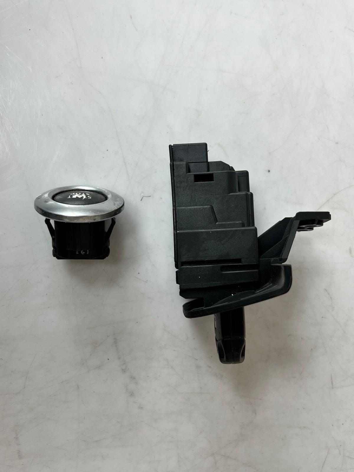 BMW E90 N47 Engine Control Unit ECU COMPLETE SET DDE + CAS3 AG + 1KEY 8518167