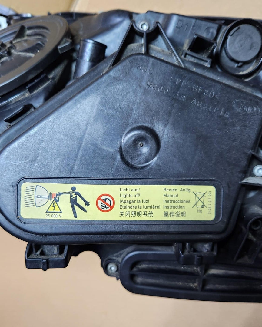 BMW Xenon Headlight Right Bi Xenon 7225230 7 Series F01 F02
