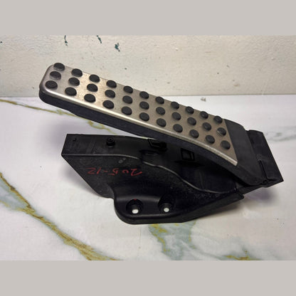 Mercedes-Benz W205 Accelerator Pedal Module A 205 300 01 04