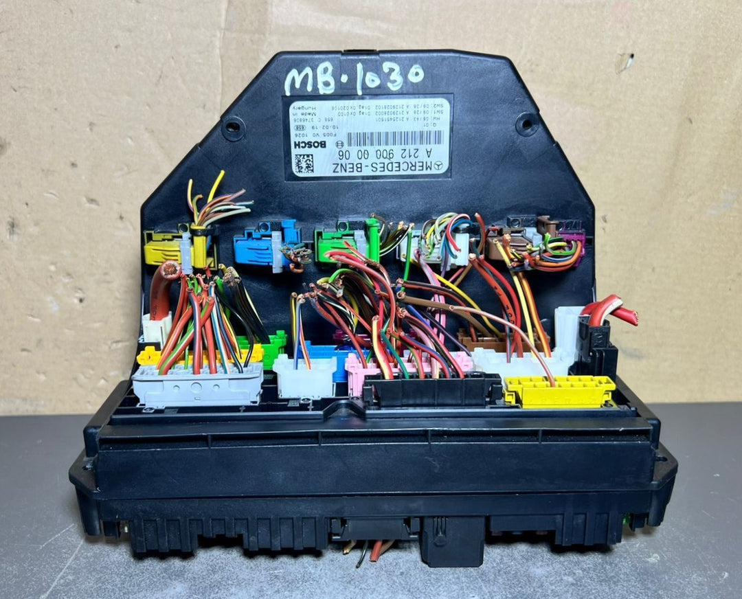 10-16 Mercedes-Benz W212 W204 Front SAM Module Relay Fuse Box A212 9000006 OEM
