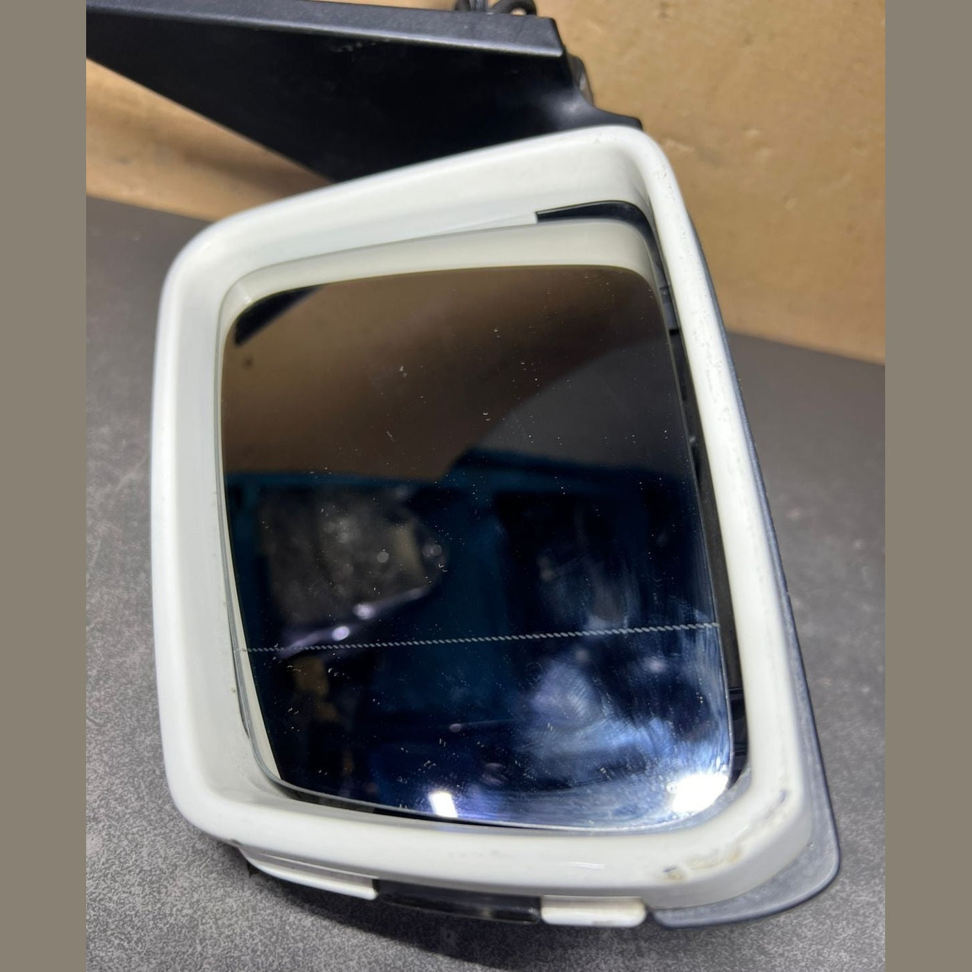 2010-1012 Mercedes-Benz W204 C-Class Left Side Mirror Foldable W/ Signal Light