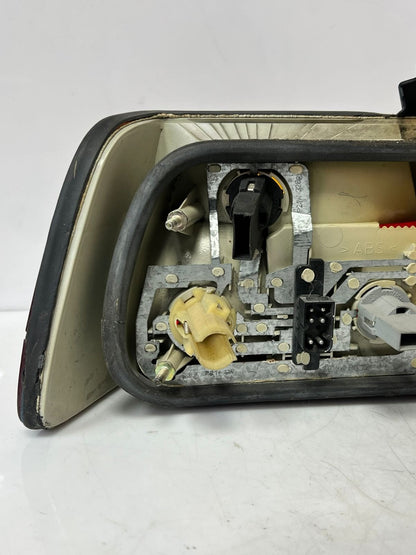 1994 BMW E36 318i 323i 325i 328i M3 REAR Tail Light LEFT RIGHT 8353272 8368337